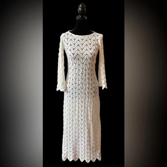 Lesley Evers: Long White Knit Beach V Cut Dress - Picture 13 of 17